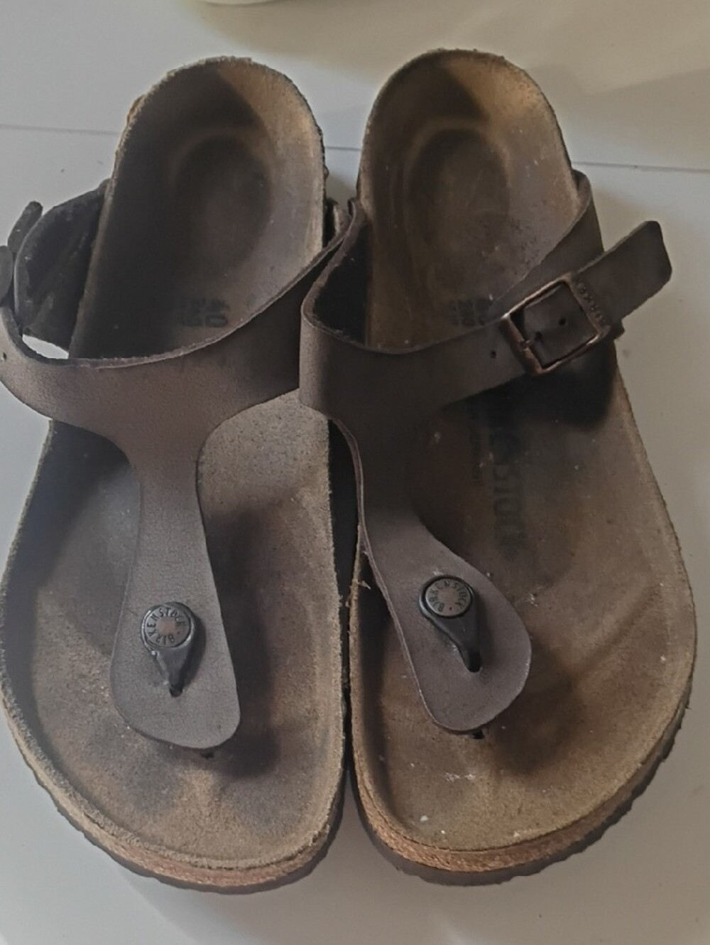 Birkenstock Gizeh sandals in a brown leather Size 40 Womens 9 - 9.5